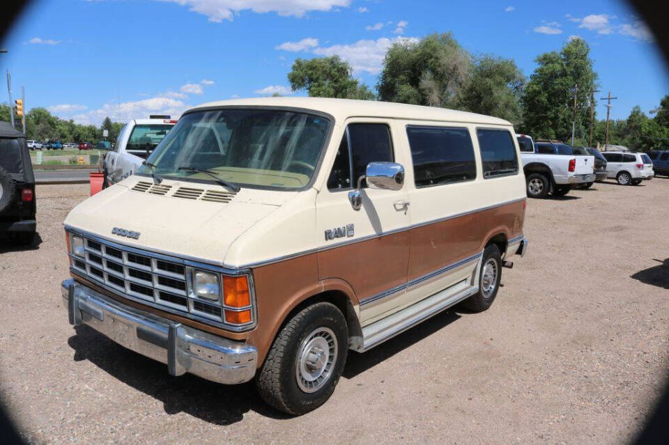 dodge ram wagon 1987 2B4HB11T5HK213139 image dodge ram wagon 1987 2B4HB11T5HK213139 image